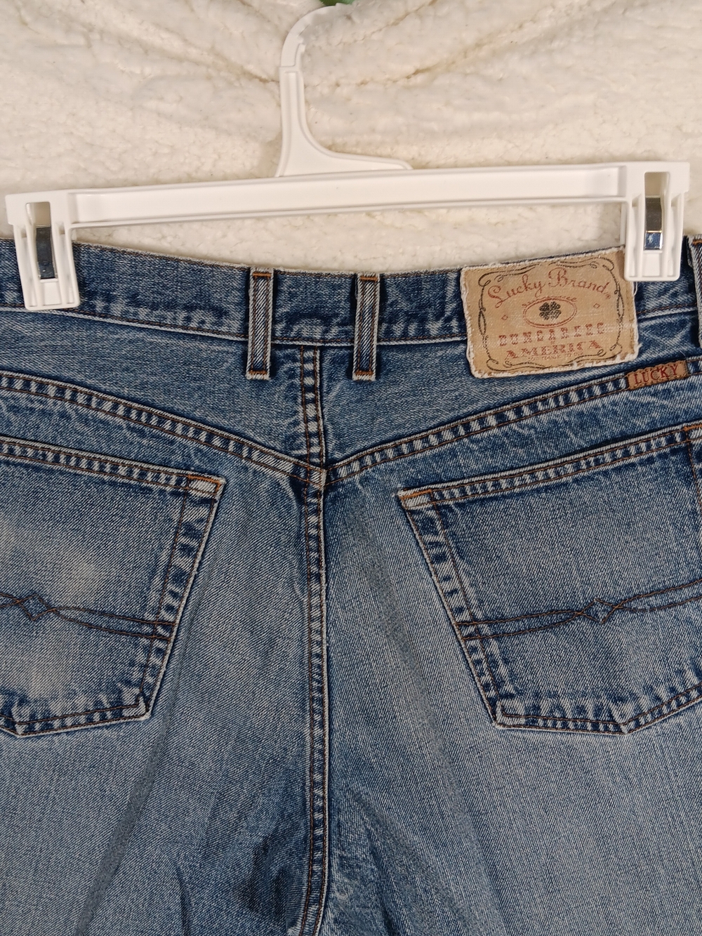 Vintage Lucky Brand Jeans Mens 34x30 Blue Denim Bootleg Button Fly Distressed - Picture 8 of 15